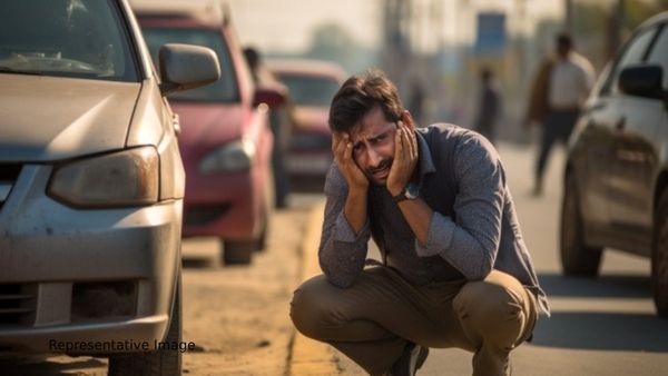 வாடிக்கையாளரின் புத்தம் புதிய காரை.. சென்டர் மீடியனில் ஏற்றி உடைத்த சென்னை உணவக ஊழியர்