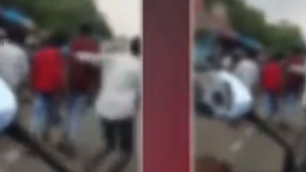 ‘ரூட்டு தல’ சண்டை.. கத்தி கட்டைகளுடன் பச்சையப்பன் கல்லூரி மாணவர்கள்.. போலீசை பார்த்ததும் ஒரே ஓட்டம்!