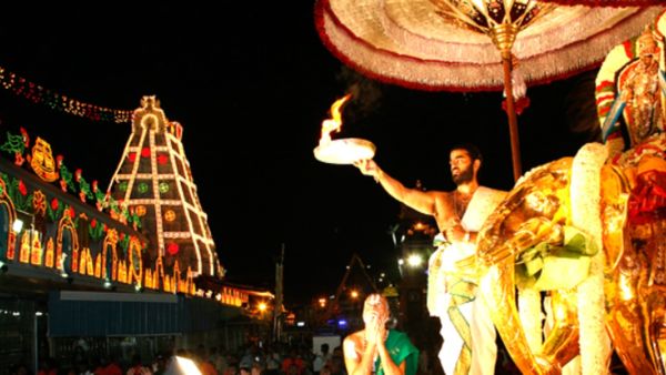 திருப்பதியில் நவராத்திரி பிரம்மோற்சவம்.. கோலாகலமாக தயாராகும் ஏழுமலையான் கோவில்.. முழு விபரம்