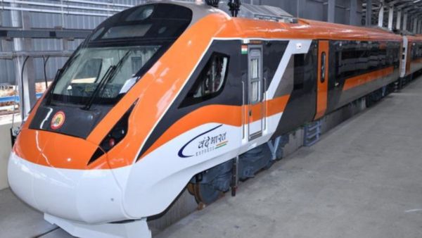 வந்தே பாரத்தில் ஸ்லீப்பர் கோச்! சும்மா ஸ்டார் ஹோட்டல் அறை கணக்கா இருக்கு.. முதலில் எங்கு தெரியுமா?