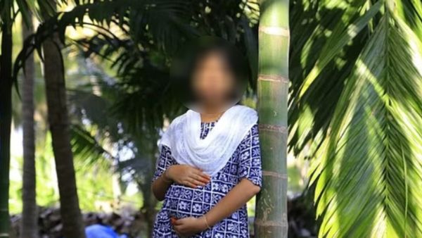 குலுங்கிய ஈரோடு.. தாய்ப்பால் கொடுத்து கொண்டிருக்கும்போதே உயிரிழந்த இளம்பெண்.. 