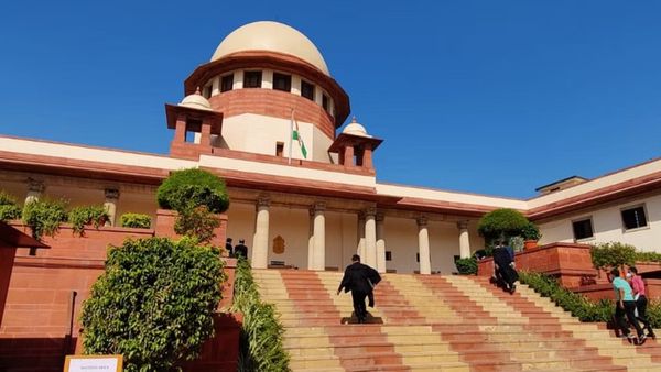 டார்வின் கோட்பாடு தவறு! E=mc2ன்னு சமன்பாடே கிடையாதாம்! உச்சநீதிமன்றத்திற்கு வந்த விநோத வழக்கு