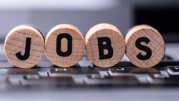 பள்ளியில் வேலை பார்க்க ஆசையா! 4062 பணியிடங்கள்.. தேதி முடிய போகுது.. உடனே அப்ளை பண்ணுங்க