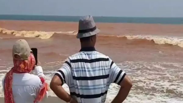 வலுவடைகிறது வடமேற்கு பருவமழை.. சிவப்பு நிறமானது புதுச்சேரி கடல்.. தெறித்து ஓடிய மக்கள்..
