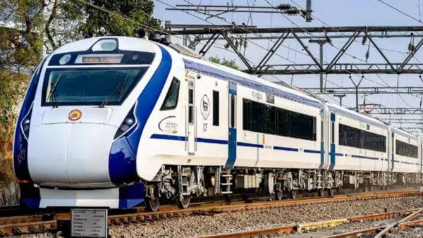 'வந்தே பாரத்’க்காக பிற ரயில்கள் தாமதம்.. கேரளாவில் மனித உரிமைகள் ஆணையம் போட்ட அதிரடி ஆர்டர்! பின்னணி