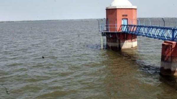 நிரம்பும் செம்பரம்பாக்கம் ஏரி.. உபரி நீர் திறப்பு.. அடையாறு ஆற்றங்கரையோரம் வெள்ள அபாய எச்சரிக்கை