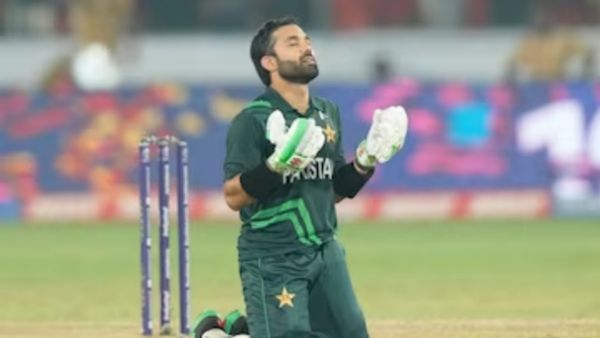 மைதானத்தில் தொழுகை நடத்த கூடாதாம்.. பாகிஸ்தான் வீரர் ரிஸ்வானுக்கு எதிராக ஐசிசியில் புகார்