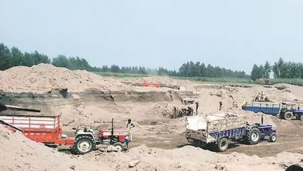 சட்ட விரோத மணல் குவாரி.. சிக்கிய நீர்வளத்துறை அதிகாரி.. அமலாக்கத்துறை விசாரணையில் சிக்குவது யார்?