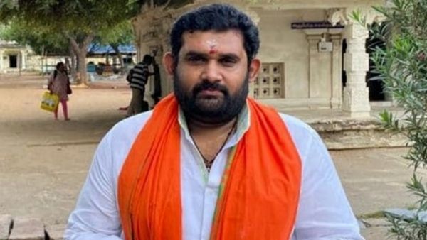 காக்காதான் உட்காரும்.. கொடி வைக்க கூடாது.. ஒருவழியாக ஜாமீன் பெற்ற அமர் பிரசாத்.. நீதிமன்றம் நறுக்