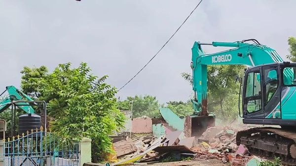 இடிக்கப்படும் 700 வீடுகள்.. சென்னை அடையாறு ஆற்றின் கரையோரத்தில் அதிரடி.. பொதுமக்கள் எதிர்ப்பு