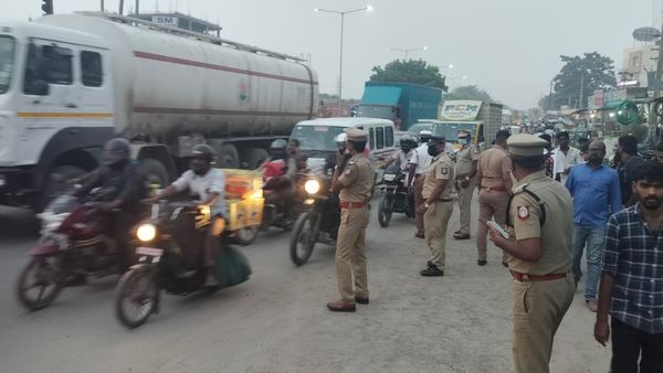 இந்த வாட்டி பெருங்களத்தூர் இல்லை.. சிங்கபெருமாள் கோவில்..10 கிமீ ஸ்தம்பித்த சென்னை திருச்சி சாலை