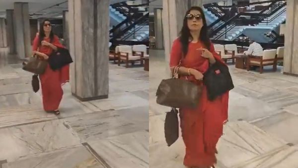 கேள்விக்கு லஞ்சம்: நாடாளுமன்ற நெறிமுறைகள் குழு முன்பு ஆஜரானார் திரிணாமுல் எம்பி மஹூவா மொய்த்ரா!