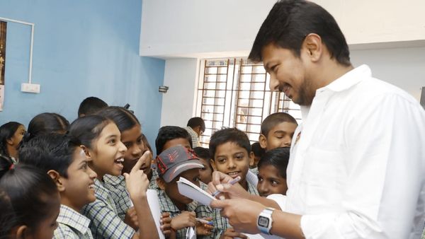 குட்டி குட்டி டீச்சர்களுக்கு இந்த பெரிய மாணவனின் குழந்தைகள் தின வாழ்த்துகள்: உருகிய உதயநிதி ஸ்டாலின்