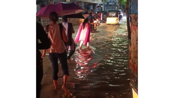 இந்த நம்பரை நோட் பண்ணிக்கோங்க! கொட்டி தீர்க்கும் கனமழை.. அவசர உதவி எண்களை அறிவித்த சென்னை மாநகராட்சி