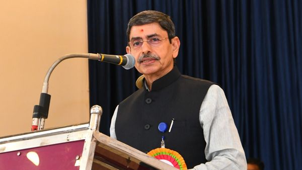 இந்திய அரசியலமைப்புச் சட்டம் முழுமை பெறாத ஆவணமாக உள்ளது.. ஆளுநர் ரவி பரபரப்பு பேச்சு!