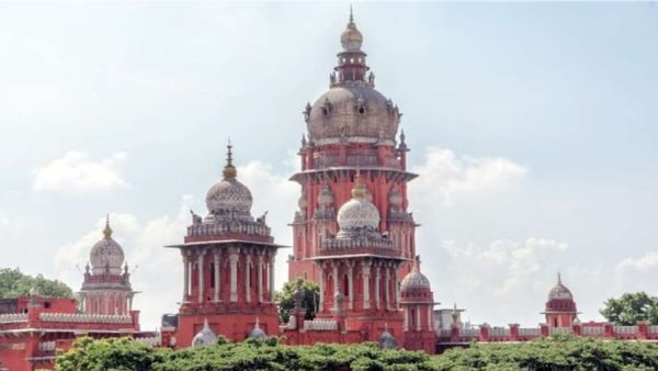 50+ வயது பெண்களை தேர்தல் பணியில் ஈடுபடுத்தக்கூடாதா? அதிகாரிகளுக்கு குட்டு வைத்த உயர்நீதிமன்றம்!