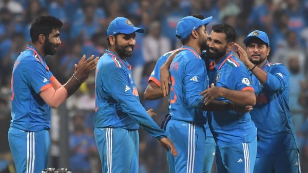 இன்று தீபாவளியா? தமிழகம் உள்பட நாடு முழுதும் காதை கிழித்த பட்டாசு! இரவில் நடந்த கொண்டாட்டம்.. ஏன்?