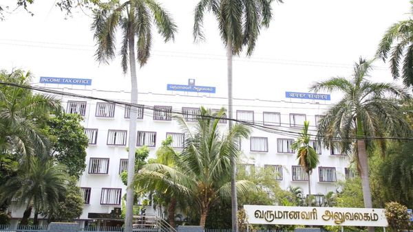 வருமான வரித் துறைக்குள் நுழைந்த கருப்பு ஆடு.. அரசியல்வாதிகள்னா சும்மாவா! தகிட தகிட தமிழ்நாடு