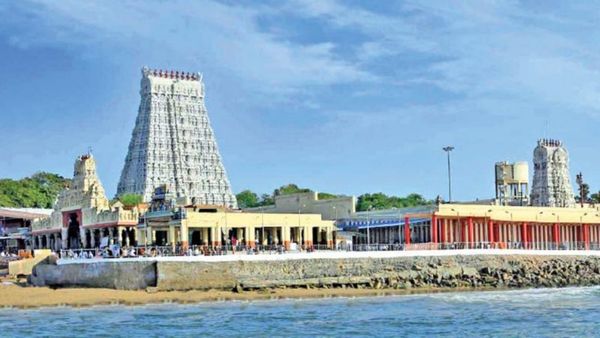 திருச்செந்தூர் முருகன் கோயிலில் ரூ 1000 டிக்கெட் விவகாரம்! தவறாக வீடியோ வெளியிட்டவர் மீது புகார்