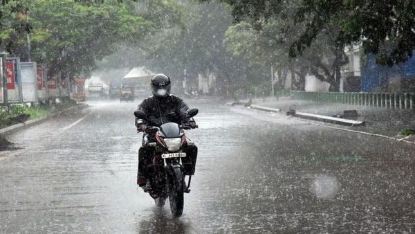 மேகமே உடையுற மாதிரி.. சென்னை உள்ளிட்ட 4 மாவட்டங்களில் ஆரஞ்சு அலர்ட்! 9 மாவட்டங்களில் கனமழை கொட்டும்