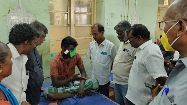 சாதி வெறி.. நிர்வாணமாக்கி, 5 மணி நேரம் பின்னாலேயே அடித்து.. நெல்லை எஸ்சி இளைஞர்களுக்கு நடந்த கொடுமை