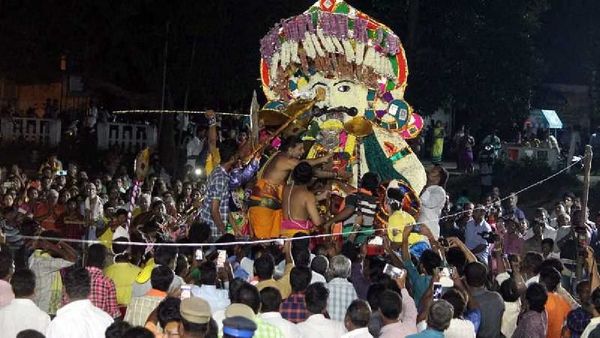 ஆணவம் அழிக்கும் தலம்.. சூரனை சம்ஹாரம் செய்த முருகனை சுற்றி வந்த கருடன்.. சிலிர்த்த திருச்செந்தூர்