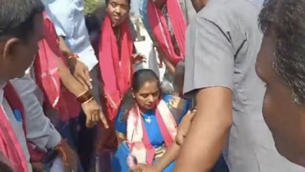 தெலுங்கானாவில் பரபரப்பு.. தேர்தல் பிரச்சாரத்திற்கு நடுவே.. மயங்கி விழுந்த கேசிஆர் மகள் கே கவிதா