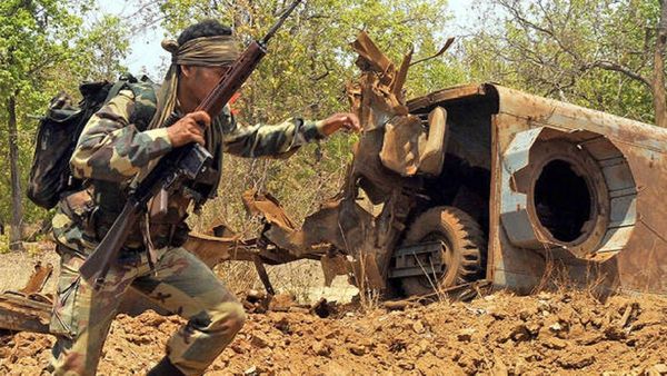 சத்தீஸ்கரில் வெற்றிகரமாக நடந்த சட்டசபை தேர்தல்.. வேட்டையாடும் மாவோயிஸ்டுகள்-பழங்குடி இளைஞர் படுகொலை!