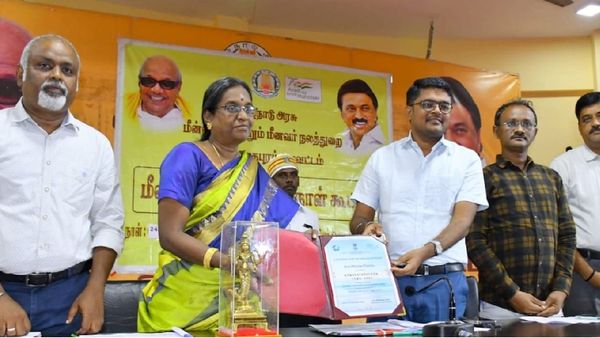 வடக்கு-மேற்கு பார்த்து சாப்பிட்டால் காய்ச்சல் வரும்..வீட்ல சண்டை வரும்! கலெக்டரை அதிர வைத்த முதியவர்