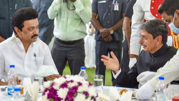 இன்னும் 5 நாள் தான்.. என்ன முடிவு? அவசரமாக டெல்லி பறக்கும் ஆளுநர் ரவி.. ஒப்புதல் அளிக்க திட்டம்?