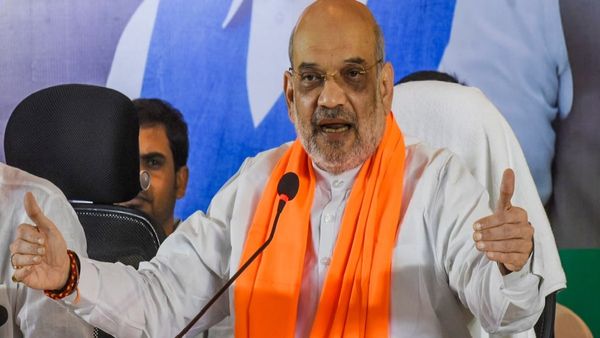 இதென்ன புது ரகமாக இறக்கும் அமித்ஷா.. கேசிஆர்- ராகுல் இடையே இப்படி ஒரு 'கொல்லைப்புற' கூட்டணியாமே?