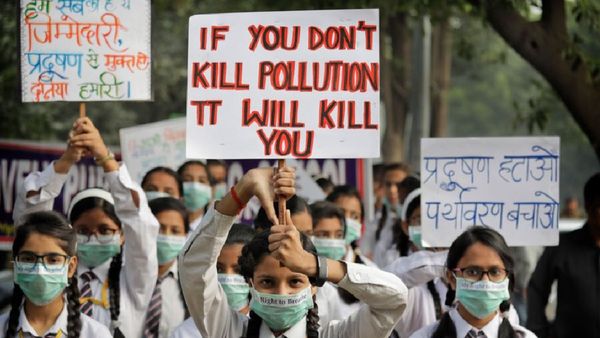 எது நடக்கக்கூடாதுன்னு பயந்தோமோ.. மூச்சுவிடவே திணறும் டெல்லி! காற்று மாசால் பள்ளிகளுக்கு விடுமுறை