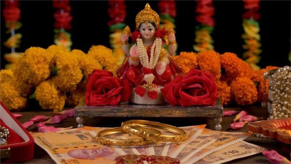 தீபாவளி நாளில் மகாலட்சுமியை வரவேற்கும் மார்வாடிகள்.. செல்வ செழிப்பு அதிகரிக்க கொண்டாடும் பண்டிகை