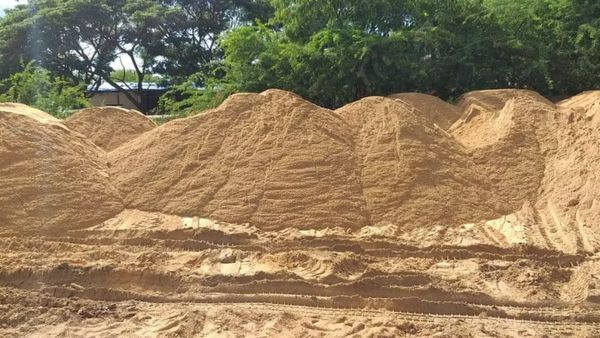 பயங்கரம்.. மணல் கடத்தலை வீடியோ எடுத்த மாஜி ராணுவ வீரரை விரட்டி விரட்டி வெட்டிய கும்பல் -ஷாக் வேலூர்