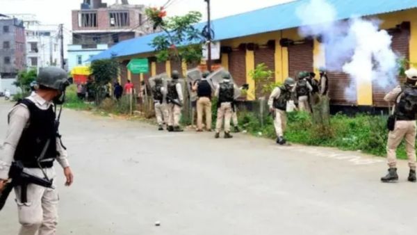 மீண்டும் அலறுதே மணிப்பூர்.. போலீசார் வாகனத்தை நோக்கி சரமாரி துப்பாக்கி சூடு.. 3 காவலர்கள் படுகாயம் 