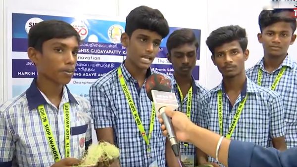 தொற்று பயம் கிடையாது... கற்றாழையில் புதிய வகை நாப்கின்களை உருவாக்கி அசத்திய அரசு பள்ளி மாணவர்கள்