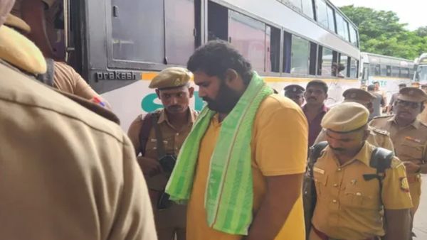 சென்னை டூ அம்பாசமுத்திரம்.. போலாம் ரைட்.. அமர் பிரசாத் ரெட்டியை அரசு பஸ்சில் ஏற்றி இறக்கிய போலீஸ்