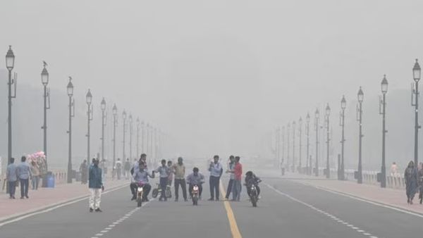 டெல்லியில் காற்று மாசு.. மூச்சுத்திணறல்.. மருத்துவமனைக்கு படையெடுக்கும் மக்கள்.. வாகனகள் நுழைய தடை