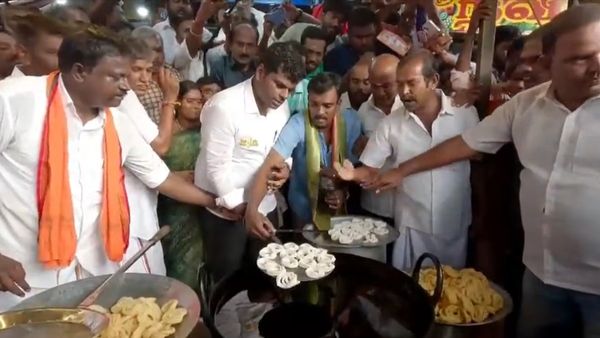 கொதிக்கிற எண்ணெயில் அண்ணாமலை எவ்வளவு அழகாக முறுக்கு சுடுறாரு பாருங்க.. தொண்டர்கள் செஞ்சதுதான் ஹைலைட்