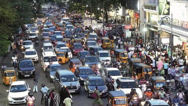 இஞ்ச் கூட நகரல.. “ஜாம்” ஆன சென்னை வரும் சாலைகள்! தீபாவளி முடிந்து கொத்தாக வந்த வெளி மாவட்டத்தினர்
