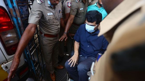 செந்தில் பாலாஜிக்கு என்ன கோபம்? அண்ணானு அழைத்த கரூர் பெண் எம்எல்ஏவை ஏறெடுத்தும் பார்க்கலியே!