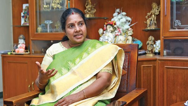 திருச்செந்தூர் கோவில் தரிசன டிக்கெட்டுகள் அதிக விலைக்கு விற்பனை.. இதோ ஆதாரம்.. வானதி சீனிவாசன்