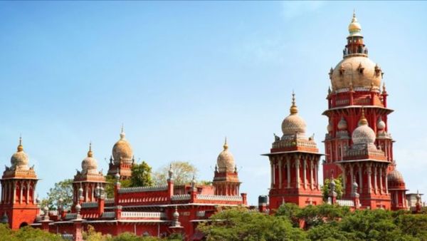 தமிழ் உள்ளிட்ட 22 மொழிகளில் யுபிஎஸ்சி தேர்வுகளை நடத்த வேண்டும்.. ஐகோர்ட்டில் வழக்கு!