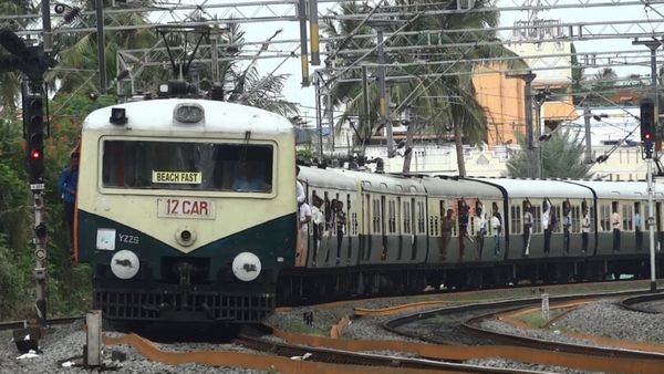 சென்னை கடற்கரை டூ தாம்பரம்.. மின்சார ரயிலில் இரவு நேரத்தில் பயணிக்கும் பயணிகளுக்கு முக்கிய ‘அலர்ட்’!