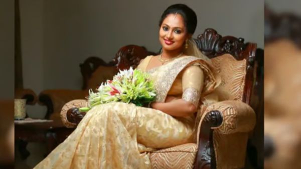 தரையில் மனைவியை கிடத்தி.. அதுவும் கார் பார்க்கிங்கில்.. உலுக்கியெடுத்த 