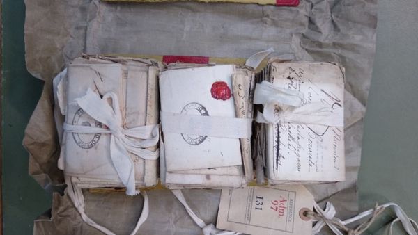 265 ஆண்டாக பூட்டி வைக்கப்பட்டிருந்த காதல் கடிதங்கள்.. படித்து பார்த்து அசந்துபோன பிரிட்டன் பேராசிரியர்