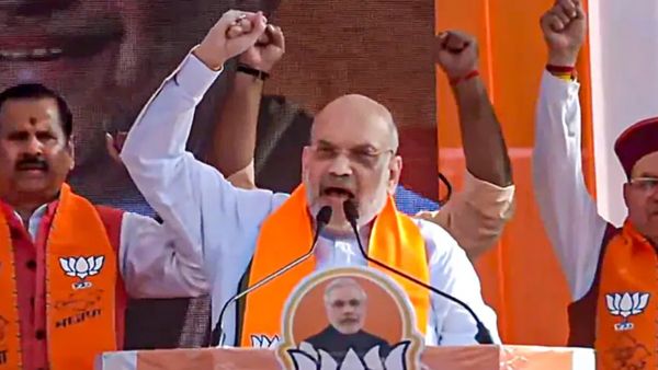 ராஜதந்திரமா? சத்தீஸ்கரை மிரட்டும் நக்சலைட்டுகள்.. காங்கிரஸ் காலியாம்! அமித்ஷாவின் அதிரடி வாக்குறுதி