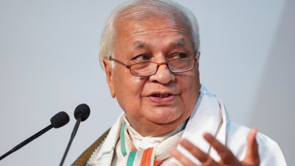 உச்சநீதிமன்றம் வெளுத்தது சாருக்கு கேட்கலையோ? கேரளா ஆளுநர் ஆரிப்கான் என்னவெல்லாம் சொல்றாரு பாருங்க!