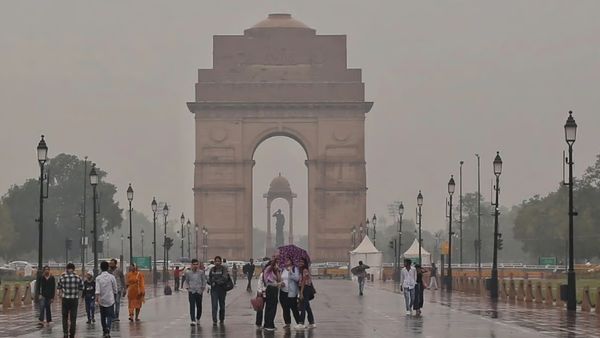 டெல்லியில் செயற்கை மழை? ஒரே நாளில் மொத்தமாக குறைந்த காற்று மாசு.. டெல்லி அமைச்சர் பரபர விளக்கம்