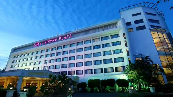 கனத்த இதயத்துடன்! சென்னை அடையாறு கேட் கிரவுன் பிளாசா 5 ஸ்டார் ஹோட்டலுக்கு மூடுவிழா.. ஏன் என்னாச்சு?